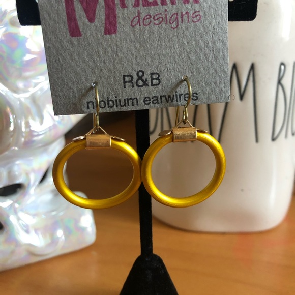 2 Pairs Earrings: Warrior Hoops & Maverick Slides - Picture 3 of 3